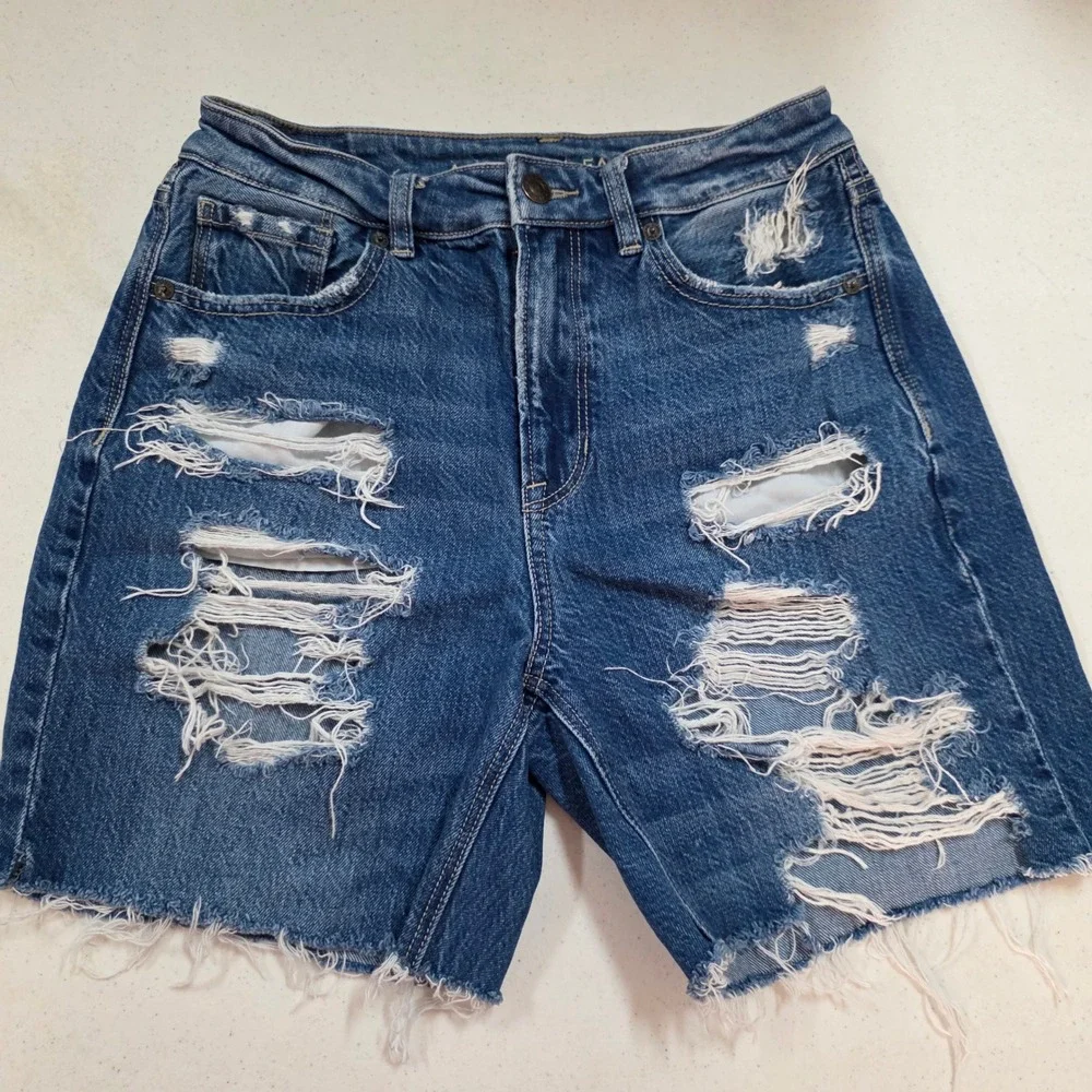 American Eagle Distressed Denim Shorts Womens 4 X-Long Medium Wash Ripped Frayed